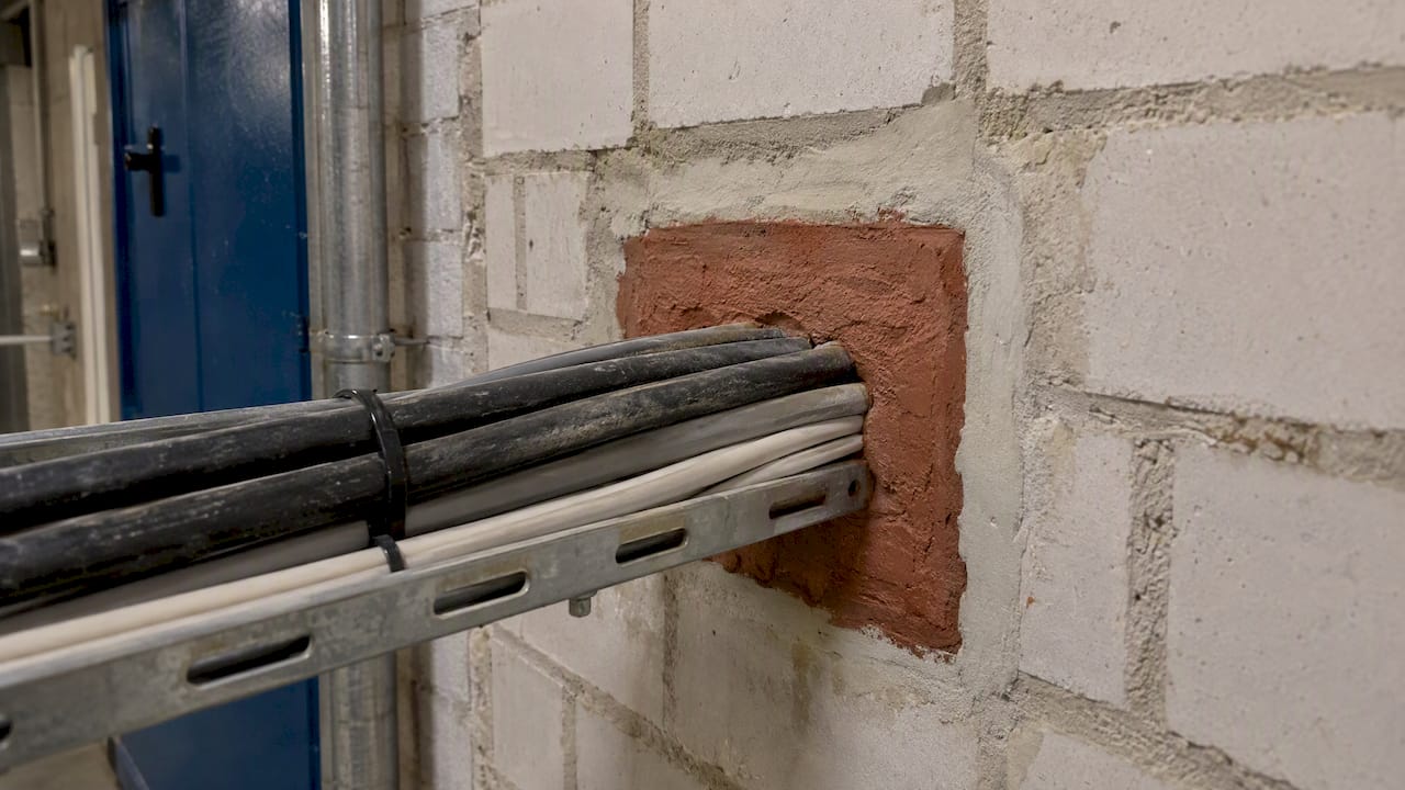 Brandschutzmaßnahmen bei Kabeldurchführungen durch Mauerwerk